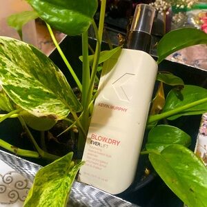 im selling a hair care product from kevin murphy gives volume, and heat-active